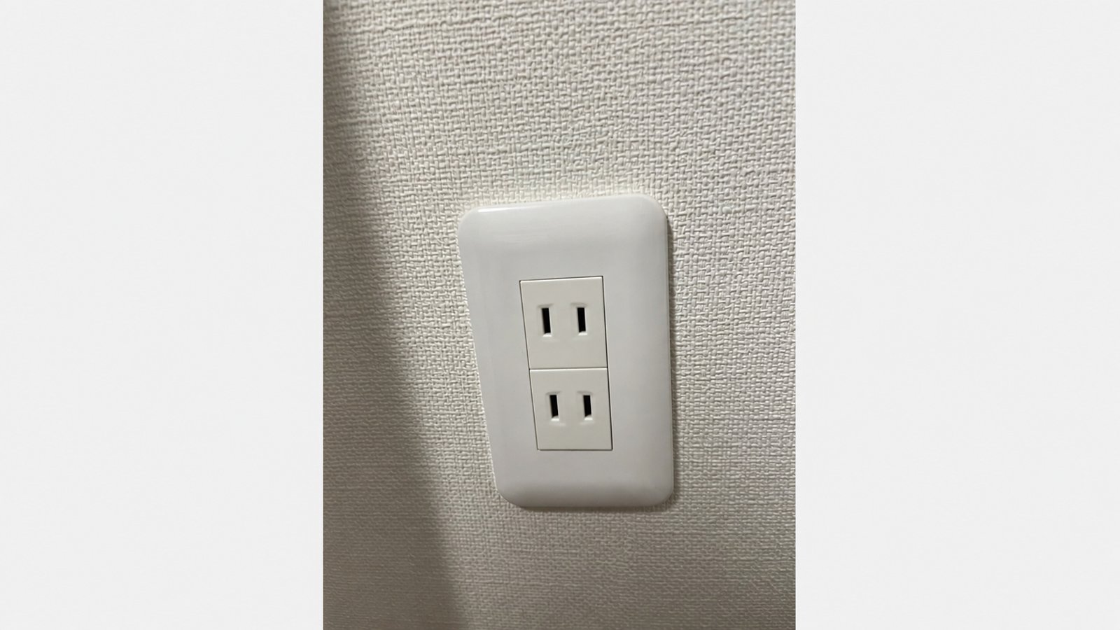 割れたコンセントの交換工事