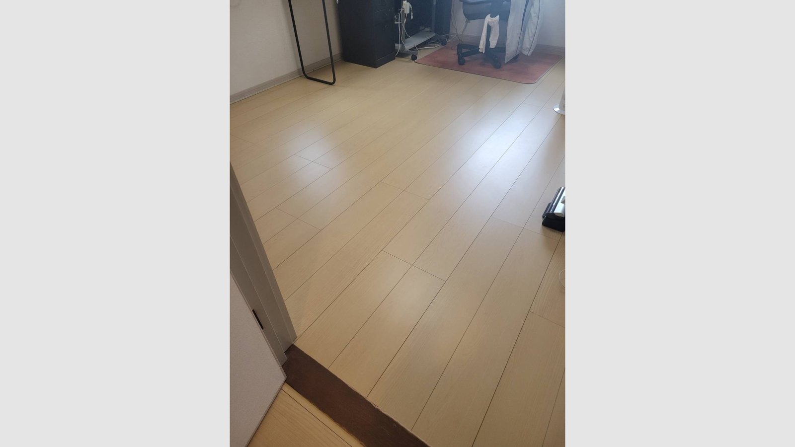 玄関廊下・階段・洋室の床張り替え工事